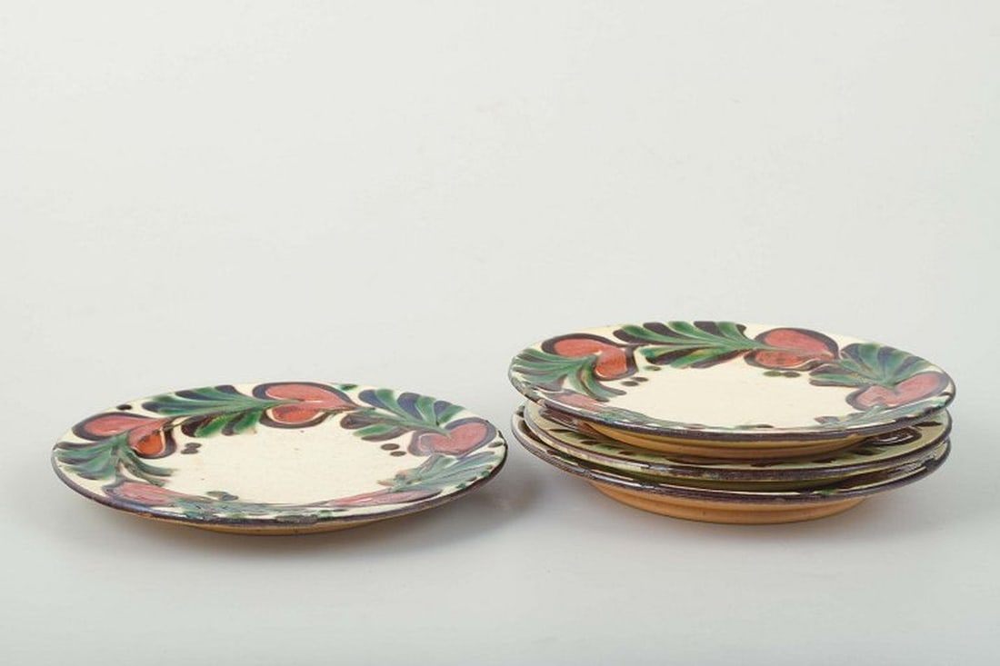 Kähler, Denmark. Set of four small 'Marguerite' hand-decorated glazed ceramic plates. - 2