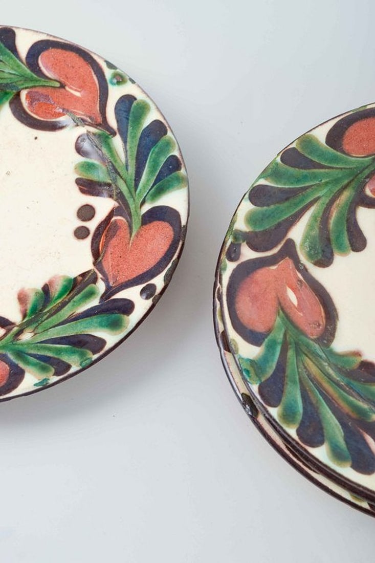 Kähler, Denmark. Set of four small 'Marguerite' hand-decorated glazed ceramic plates. - 3