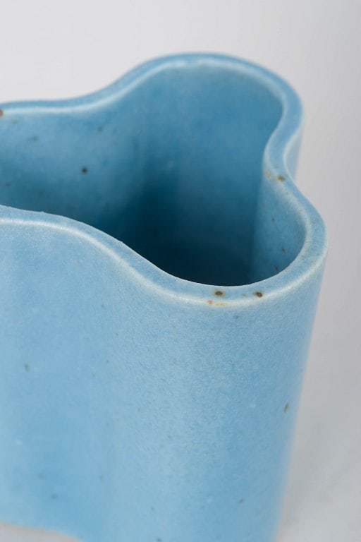 Tue Poulsen, Denmark. Hand-thrown blue stoneware vase with undulating form. Approx. 1980s. - 3