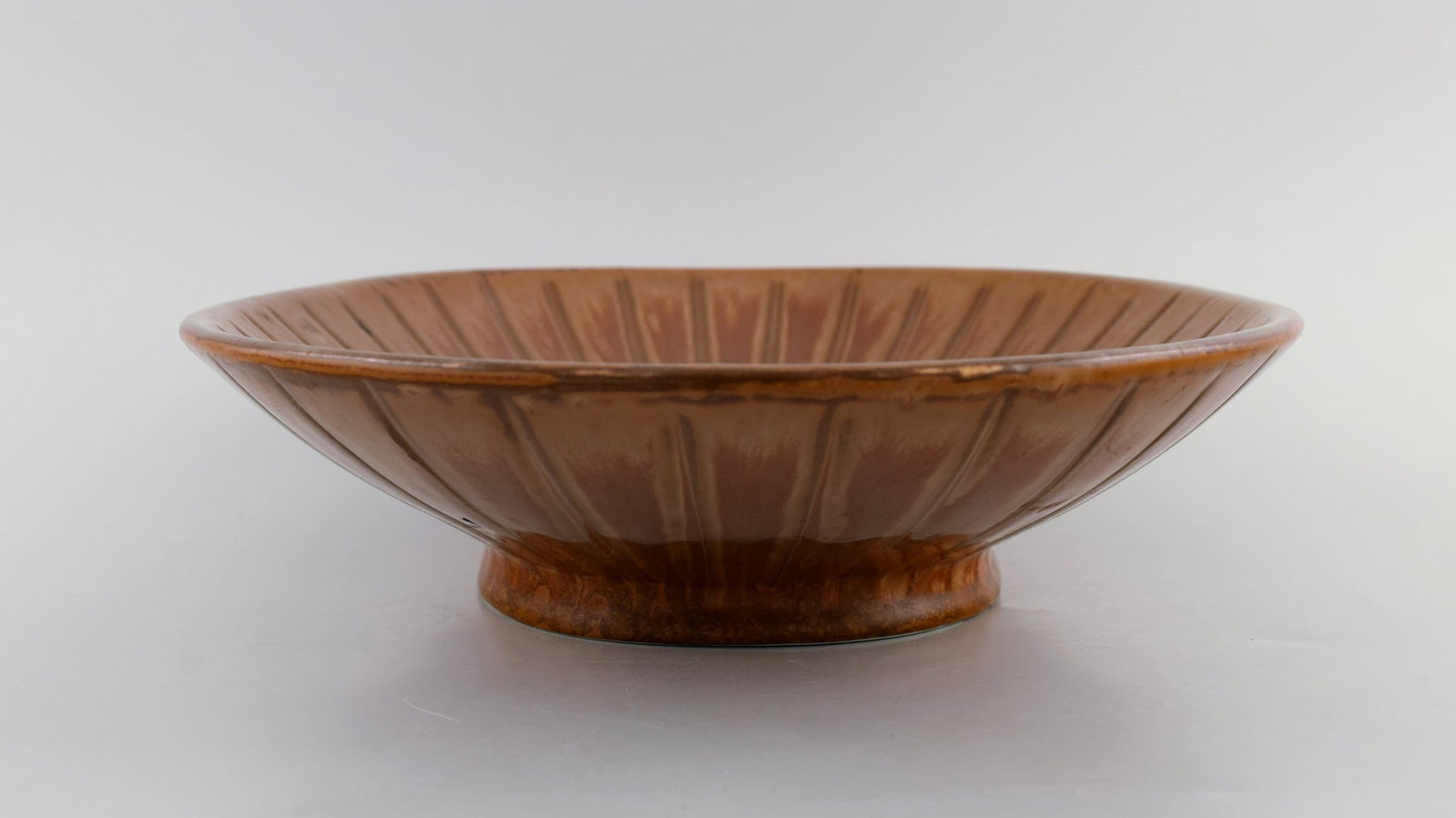 Gunnar Nylund (1904-1997) for Rorstrand. Large and rare bowl in glazed ceramics. Beautiful glaze in - 4