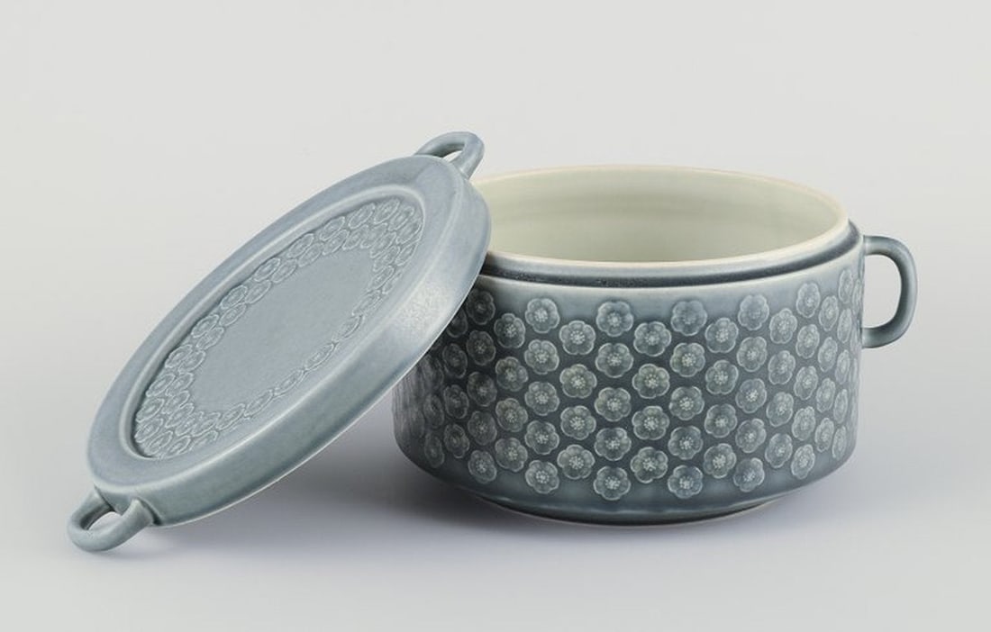 Jens Harald Quistgaard for Kronjyden, Denmark. 'Azur' stoneware lidded tureen. 1969/70s. - 2