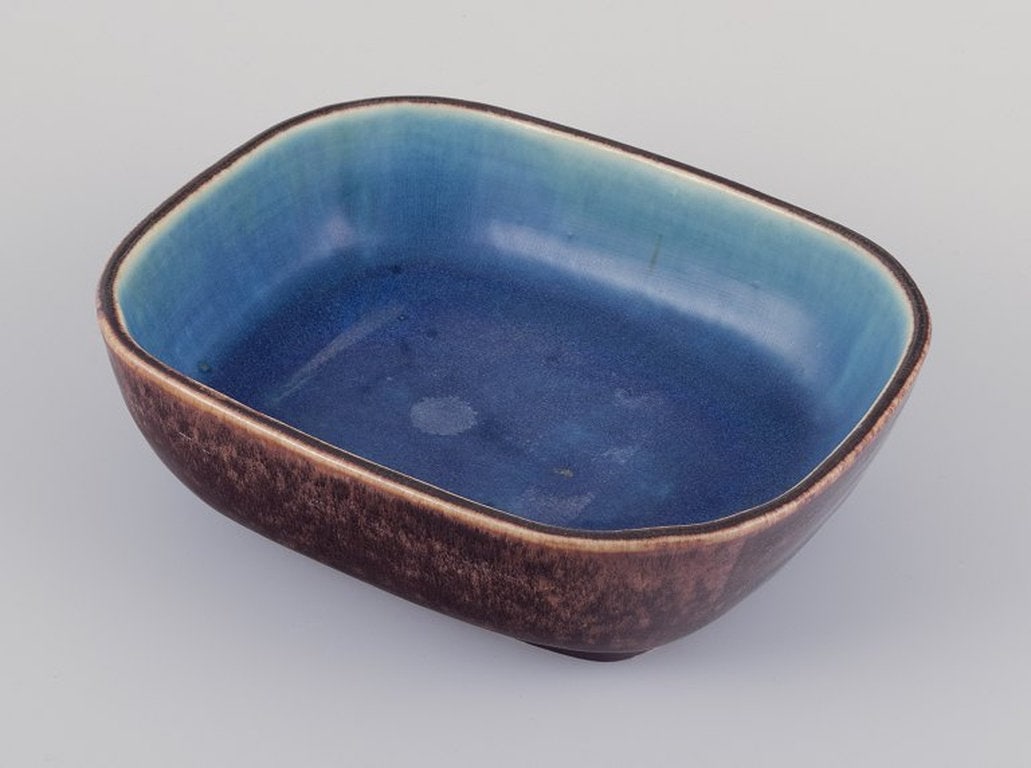 Eva StÃ¦hr-Nielsen for Saxbo, Denmark. Large rectangular ceramic bowl. Mid-20th century. - 3