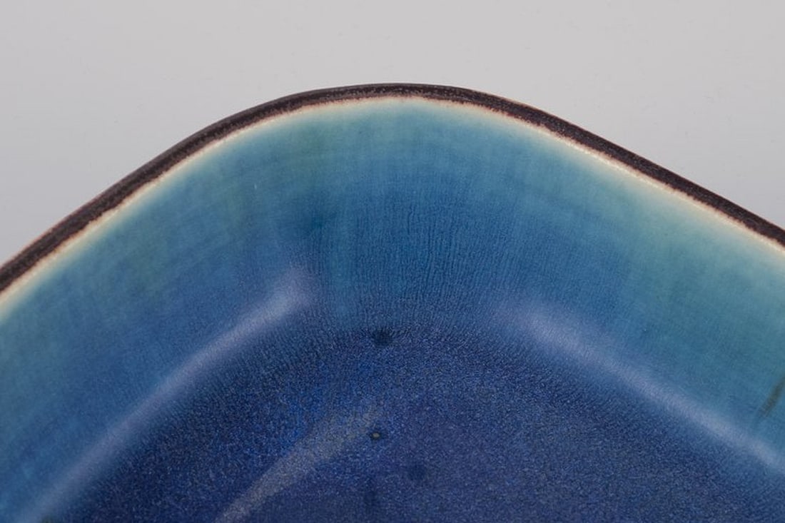 Eva StÃ¦hr-Nielsen for Saxbo, Denmark. Large rectangular ceramic bowl. Mid-20th century. - 5