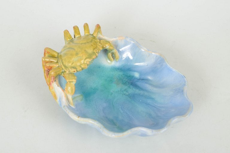 Scandinavian art nouveau ceramic bowl with a wavy rim and integrated crab motif. Approx. 1910s. - 2