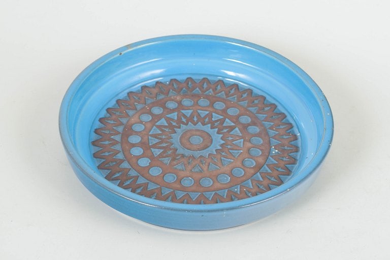 Mari Simmulson for Upsala Ekeby, Sweden. Round turquoise ceramic dish with geometric relief. Approx. - 2