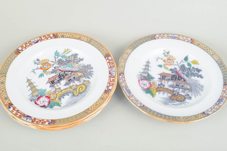 Rorstrand Japan series, Sweden. Set of four faience dinner plates with oriental-inspired decoration. - 2