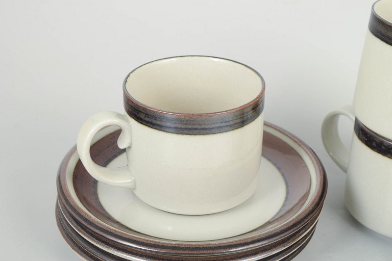 Arabia Karelia, Finland. Stoneware set of four large coffee cups with matching saucers with brown - 3