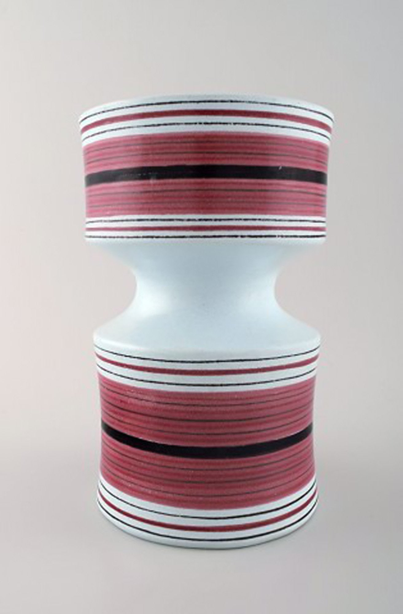 Stig Lindberg "studio hand", Gustavsberg. Faience jug/vase with handle and hand-painted decoration. - 2
