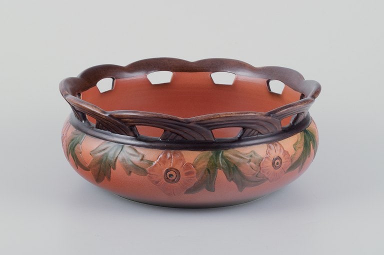 Ipsens Enke, Denmark. Large ceramic bowl with an openwork rim in the shape of branches. 1920s/30s. - 2