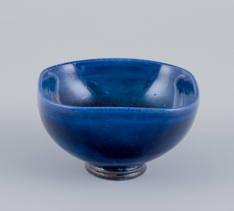 Berndt Friberg (1899-1981) for Gustavsberg, Sweden. Unique miniature ceramic bowl with blue glaze. - 2