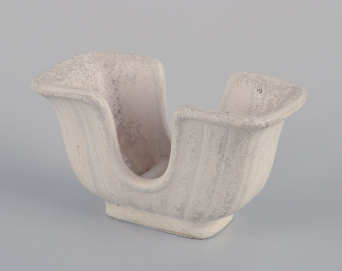 Gunnar Nylund for Rorstrand. Small ceramic vase in light tones. Mid-20th C - 3