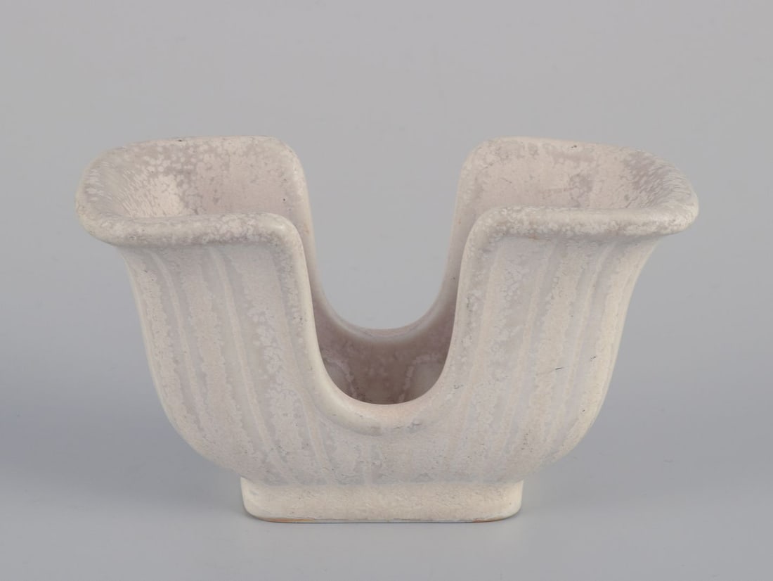 Gunnar Nylund for Rorstrand. Small ceramic vase in light tones. Mid-20th C - 4