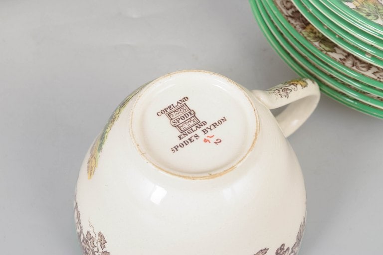 Copeland England Spodes Byron. Set of five faience coffee cups with matching saucers and five cake - 4