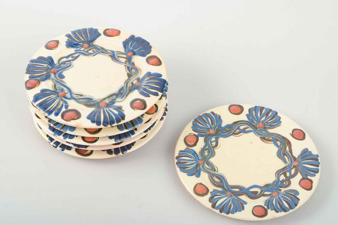 Kähler, Denmark. Set of six small 'Marguerite' service plates in hand-decorated glazed ceramic. - 2
