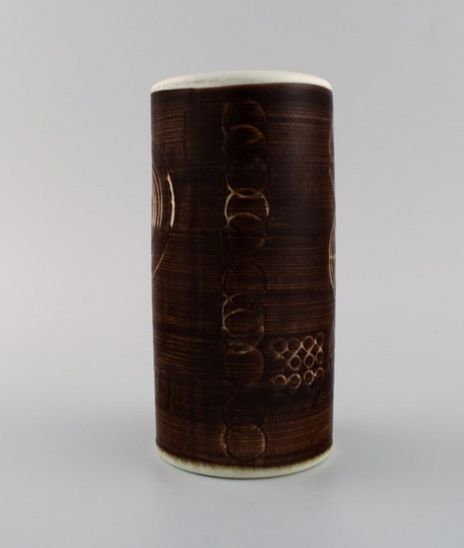 Olle Alberius for Rorstrand. Cylindrical Sarek vase in hand-painted and glazed ceramics with - 3