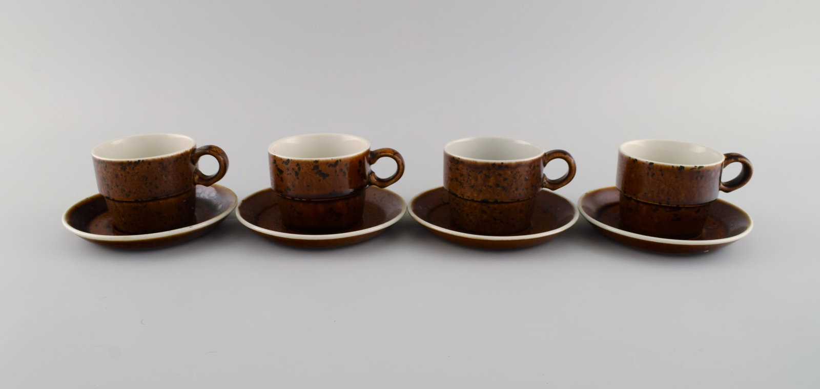 Stig Lindberg for Gustavsberg. Twelve Coq coffee cups with saucers in glazed stoneware. Beautiful - 2