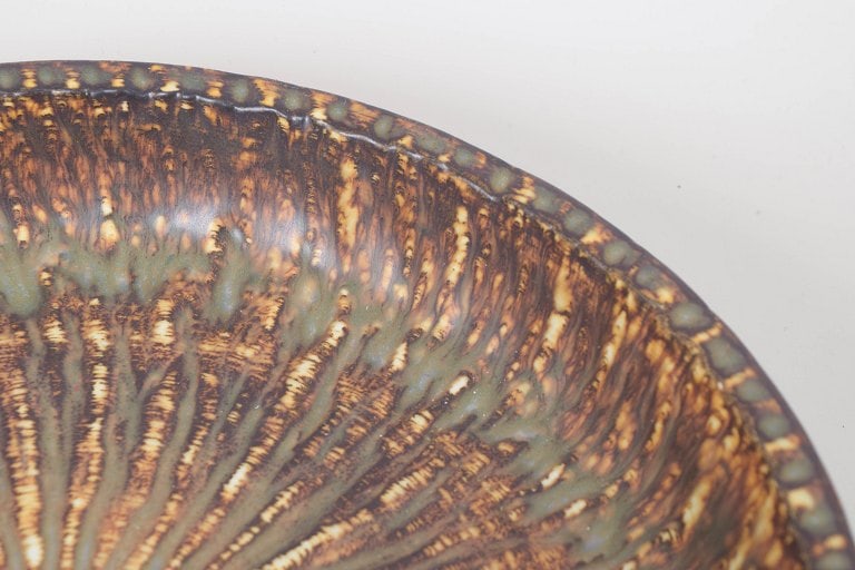 Gunnar Nylund for Rorstrand, Sweden. Round stoneware dish with birch tree glaze. Mid-20th century. - 2