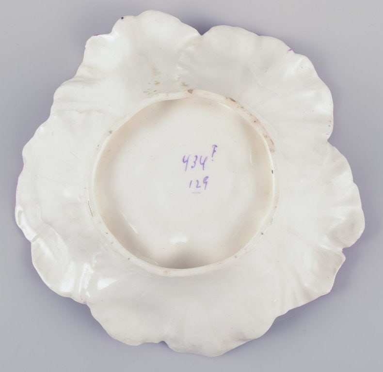 Three small French Art Nouveau bowls in faience. Floral motif. Hand-painted in yellow and pink. - 7
