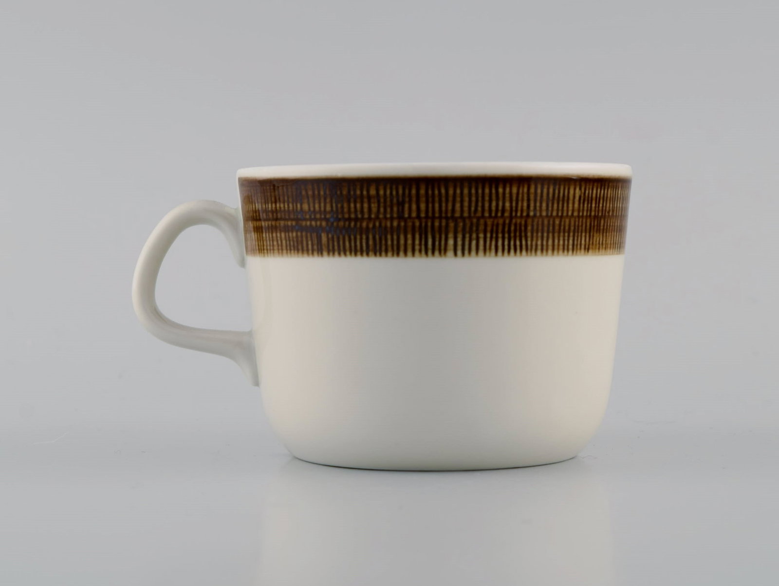 Hertha Bengtsson (1917-1993) for Rorstrand. Four Koka teacups with saucers in glazed stoneware. - 3