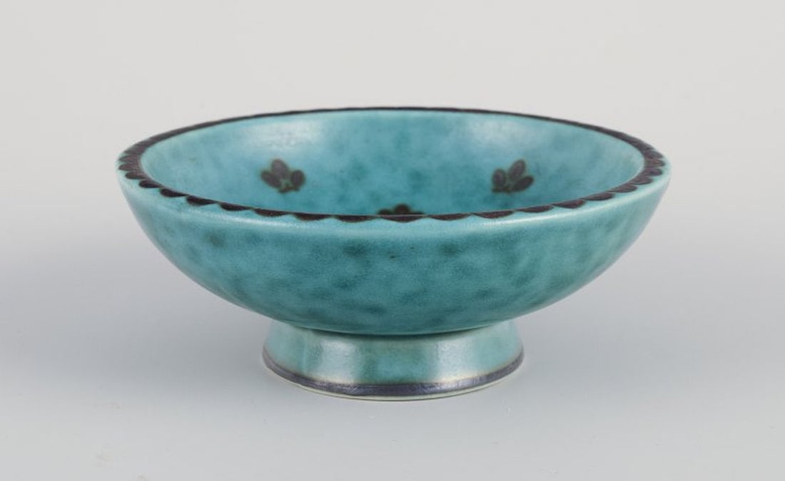 Wilhelm Kåge for Gustavsberg, Sweden. Three small ceramic bowls from the 'Argenta' series. Mid - 4