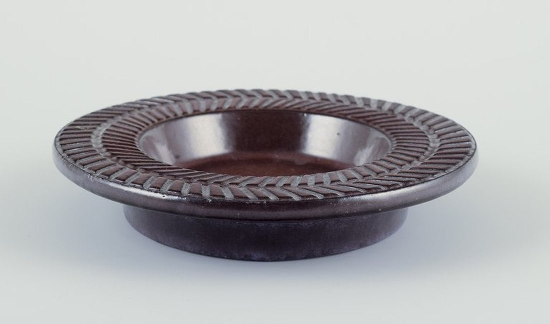 Ingrid Atterberg for Upsala Ekeby, Sweden. Round dish made of stoneware. Circa 1960. - 3