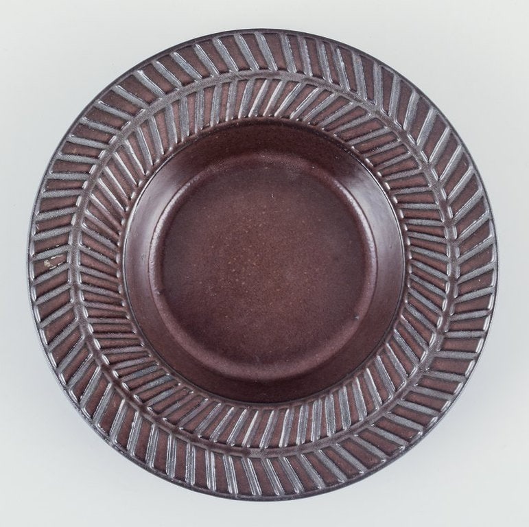 Ingrid Atterberg for Upsala Ekeby, Sweden. Round dish made of stoneware. Circa 1960. - 4