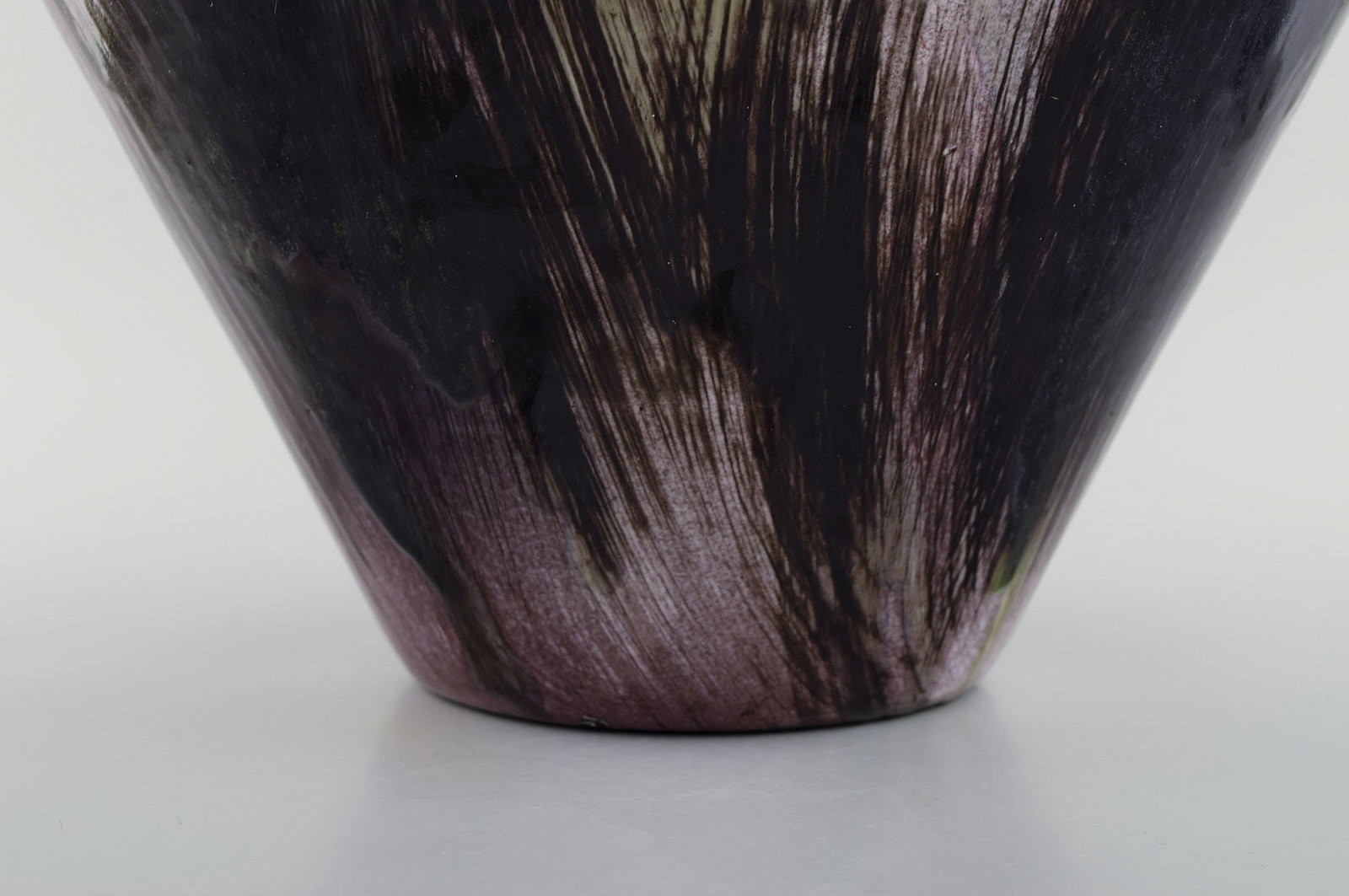 Mari Simmulson (1911-2000) for Upsala-Ekeby. Large bowl in hand-painted glazed stoneware. Mid-20th - 7
