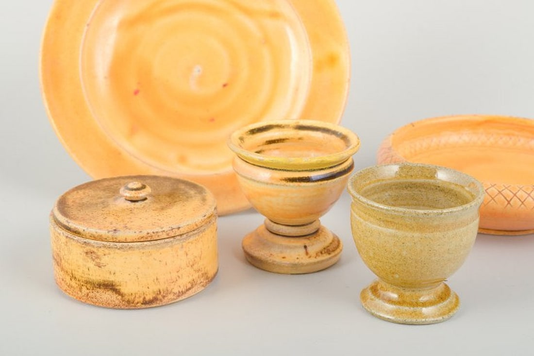 Kähler, Denmark. Ceramic collection with uranium glaze. 1930s/40s. - 2