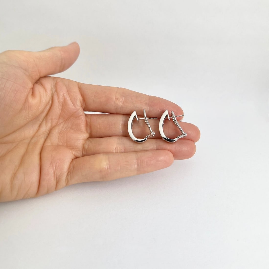 Baguette Diamond Channel-Set Drop Hoop Earrings Platinum 19.5 mm, 1.14 CTW - 5