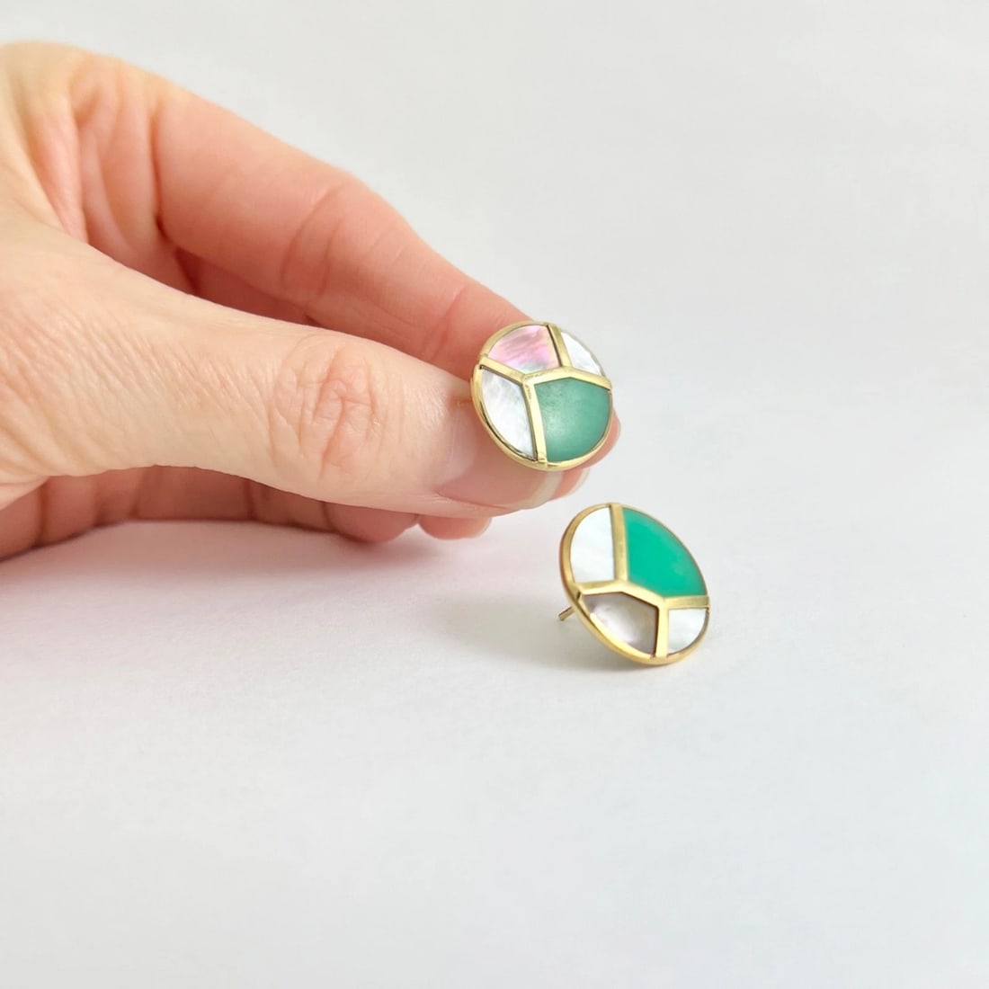 Ippolita Green Agate Mother of Pearl Stud Earrings 18K Yellow Gold, 5.07 Grams - 2