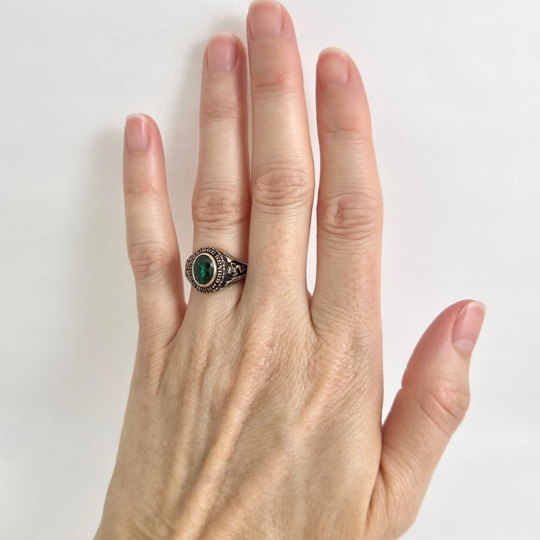 1995 Woodbridge Senior High Green Tourmaline Class Ring 10K Yellow Gold, 5.47 Gr - 2