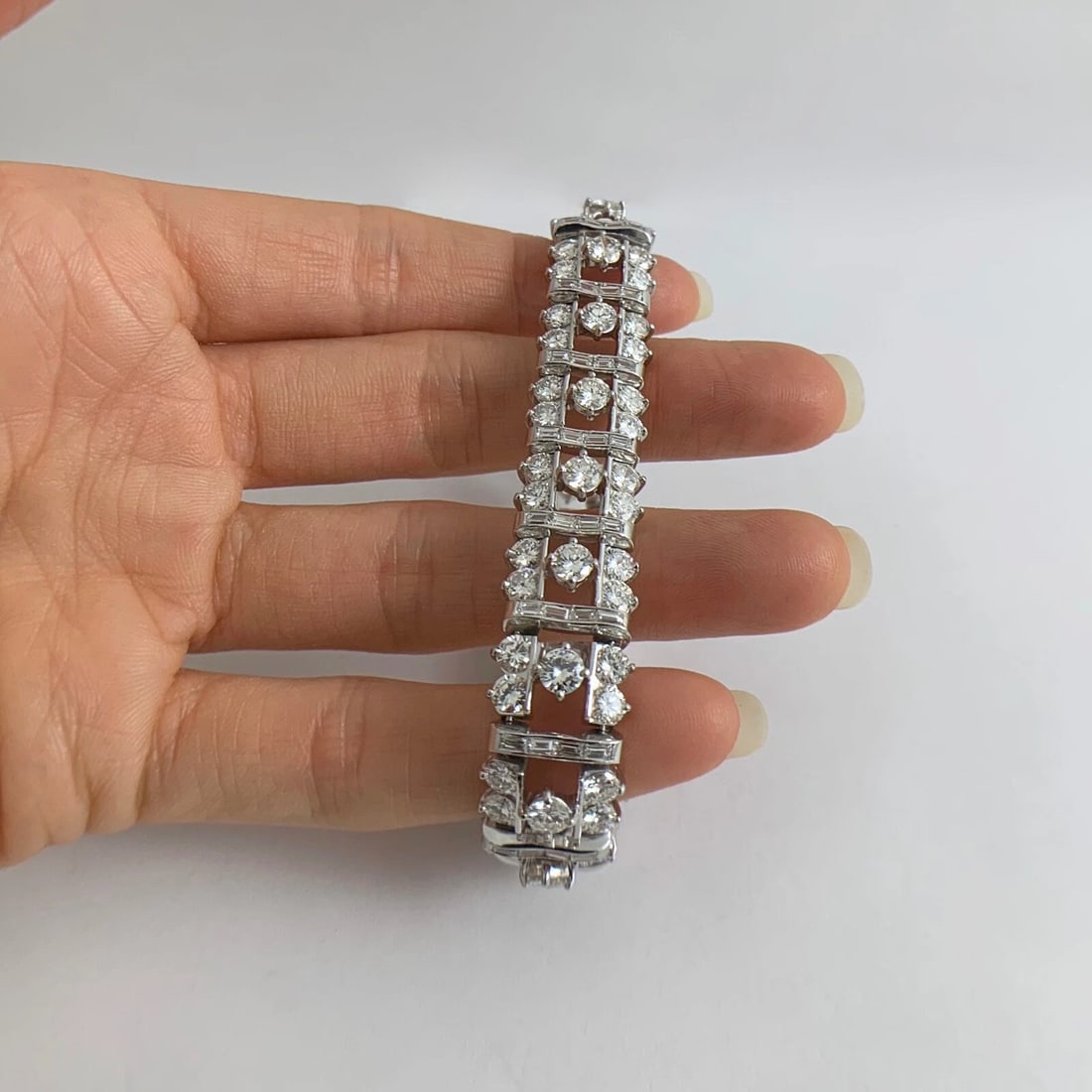 Vintage Van Clief Round Baguette Diamond Platinum Bracelet, 17.82 CTW, 51 Grams - 2