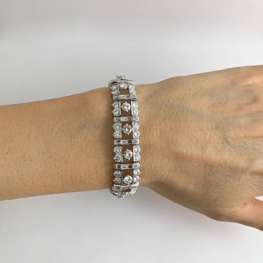 Vintage Van Clief Round Baguette Diamond Platinum Bracelet, 17.82 CTW, 51 Grams - 3