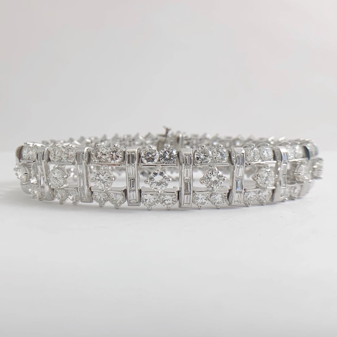 Vintage Van Clief Round Baguette Diamond Platinum Bracelet, 17.82 CTW, 51 Grams - 7
