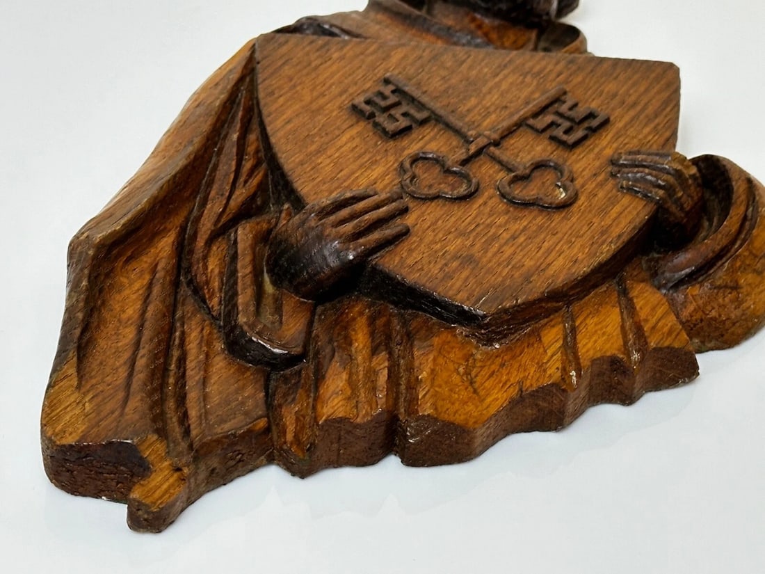 19th Century Carved Religious Figure Saint Holding Shield Crossed Keys Of Heaven - 3