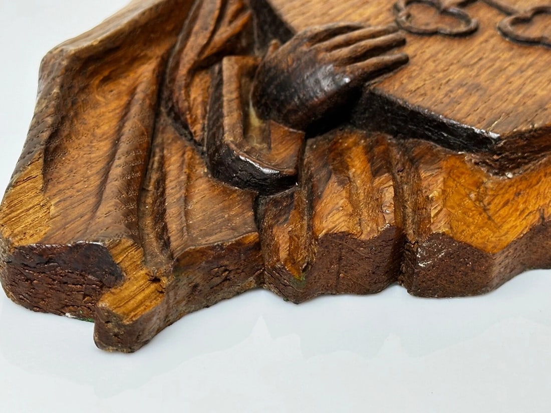 19th Century Carved Religious Figure Saint Holding Shield Crossed Keys Of Heaven - 4