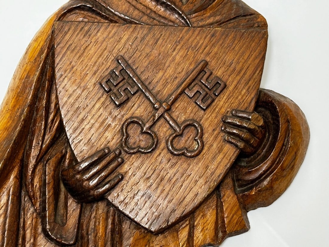 19th Century Carved Religious Figure Saint Holding Shield Crossed Keys Of Heaven - 5