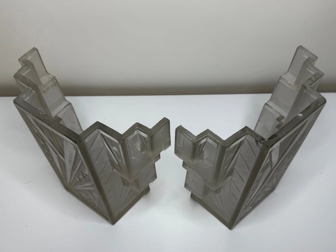 Pair Art Deco Skyscraper Glass Wall Lights in the Manner Of Marius-Ernest Sabino - 10