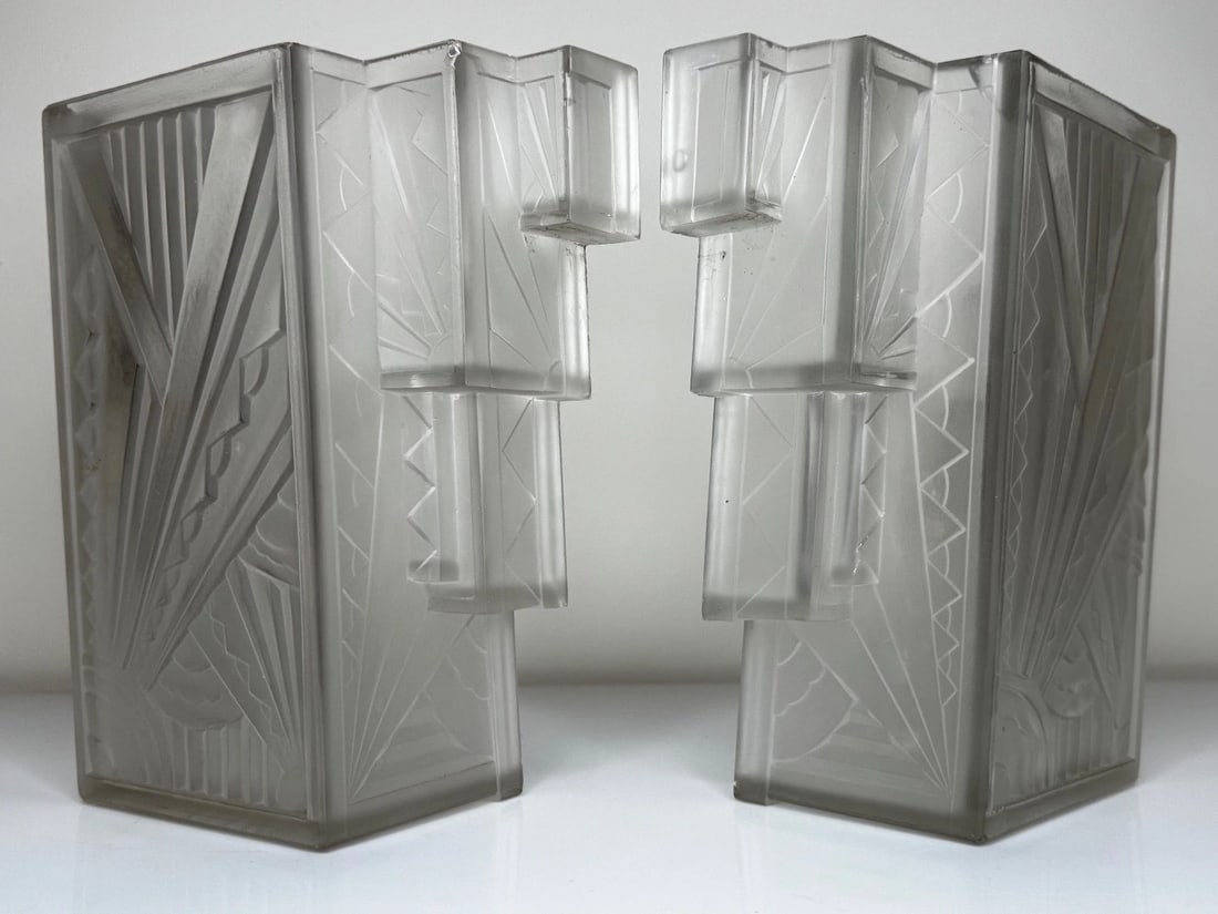 Pair Art Deco Skyscraper Glass Wall Lights in the Manner Of Marius-Ernest Sabino - 8