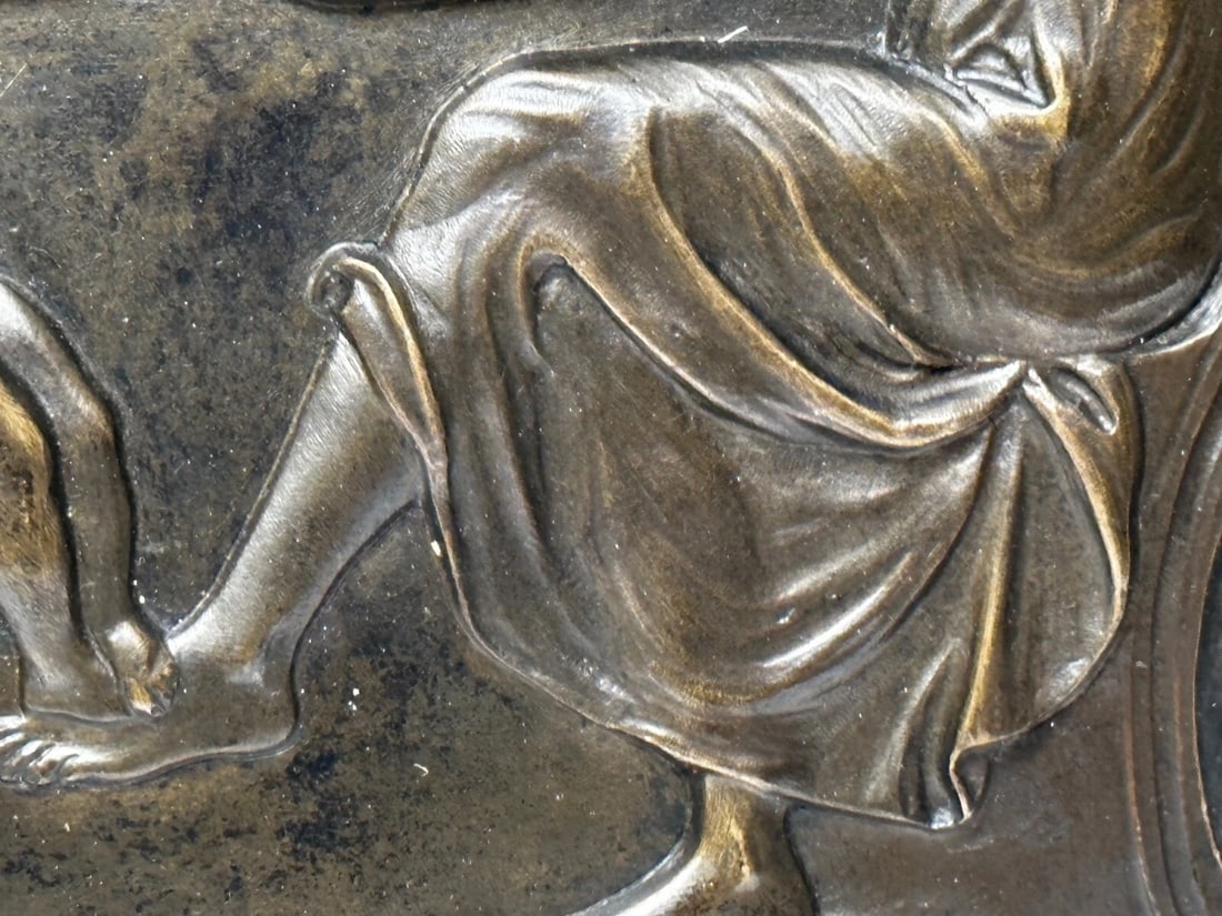 19th Century Coalbrookdale Bronze Circular Plaque Mother Holding Her Child - 14