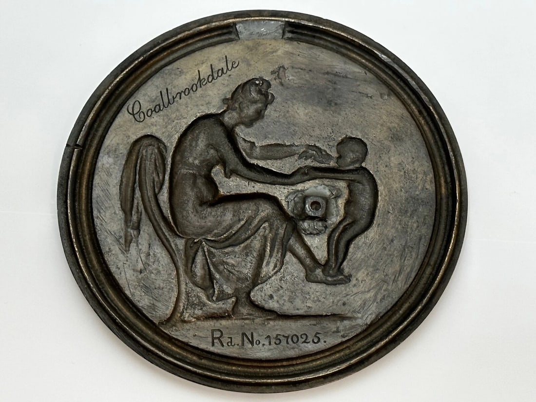 19th Century Coalbrookdale Bronze Circular Plaque Mother Holding Her Child - 20