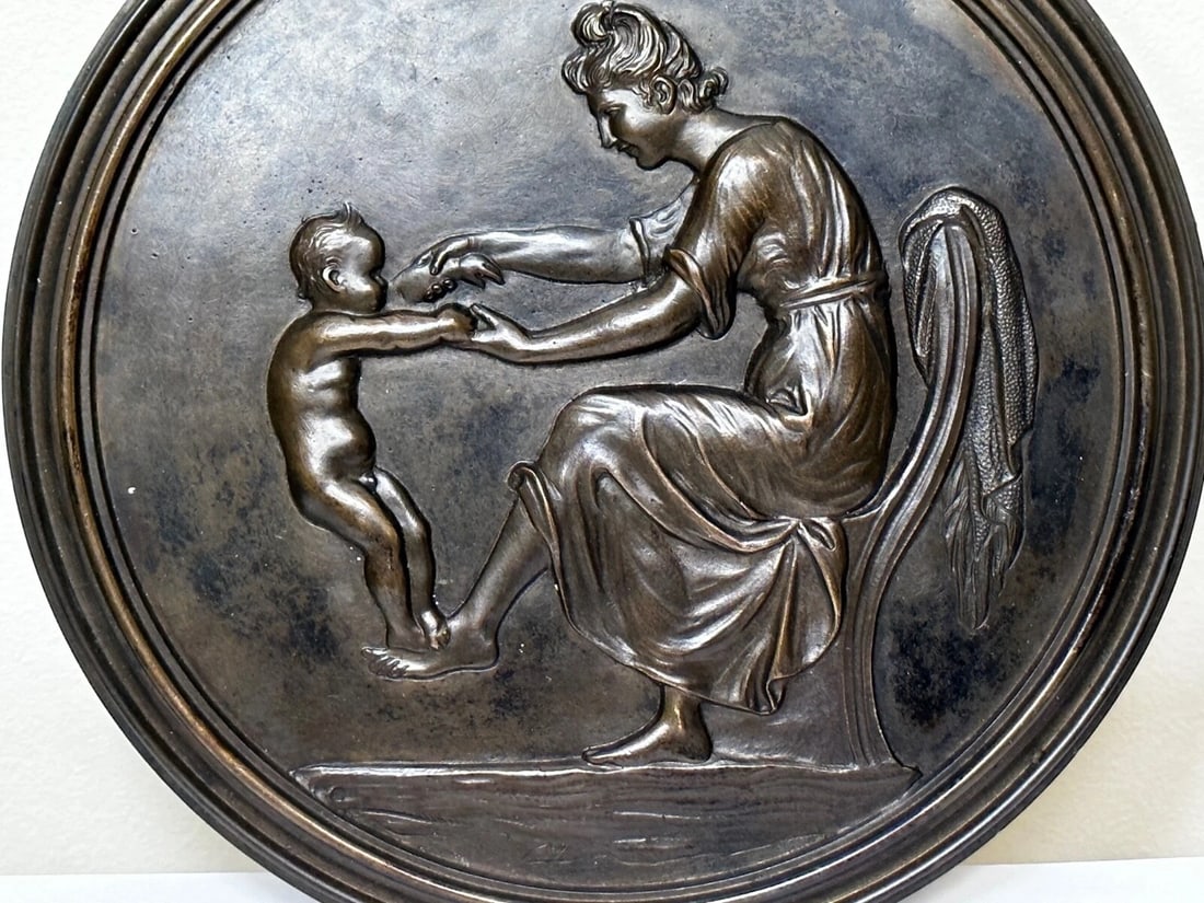 19th Century Coalbrookdale Bronze Circular Plaque Mother Holding Her Child - 2