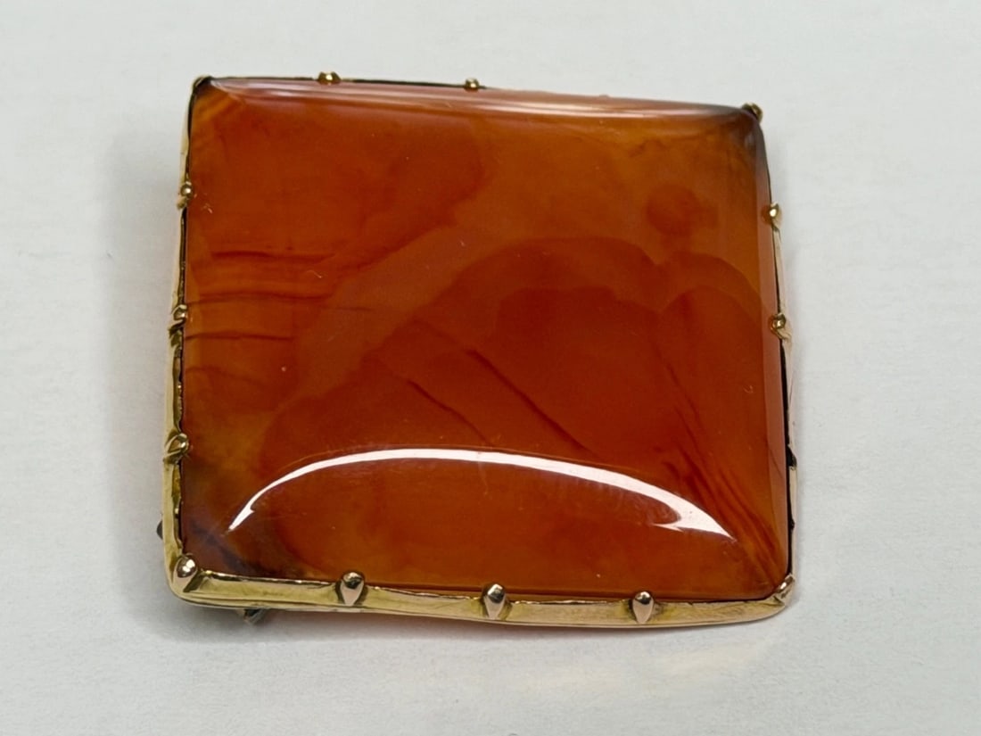 Georgian c.1830 Square Cabochon Carnelian Agate Brooch in 9ct Gold - 2