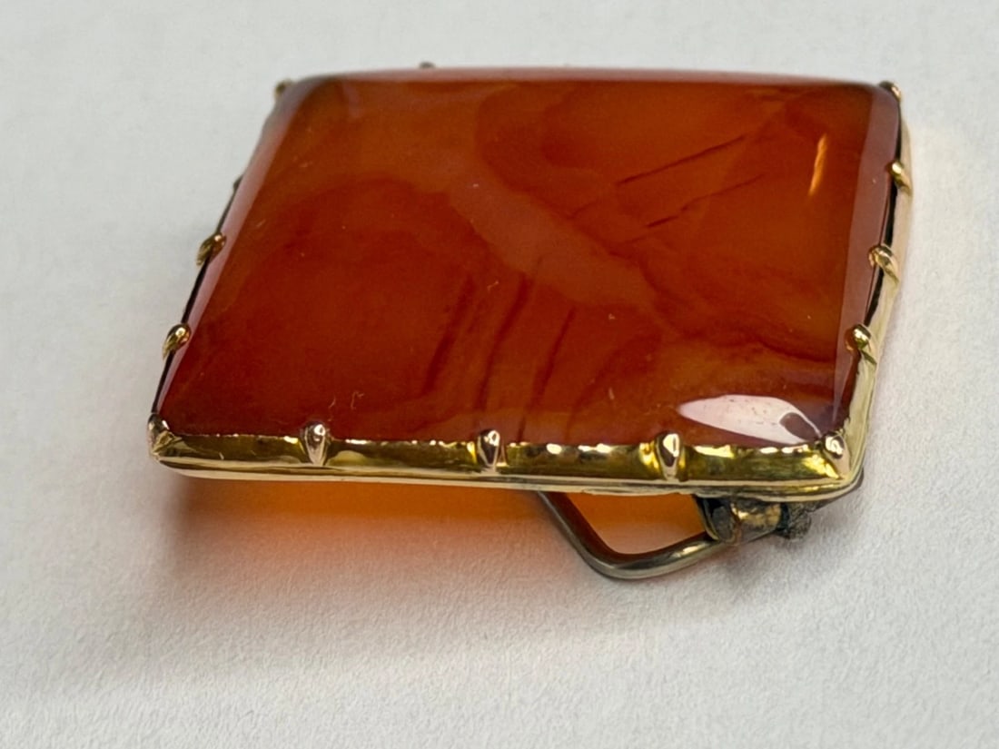 Georgian c.1830 Square Cabochon Carnelian Agate Brooch in 9ct Gold - 6