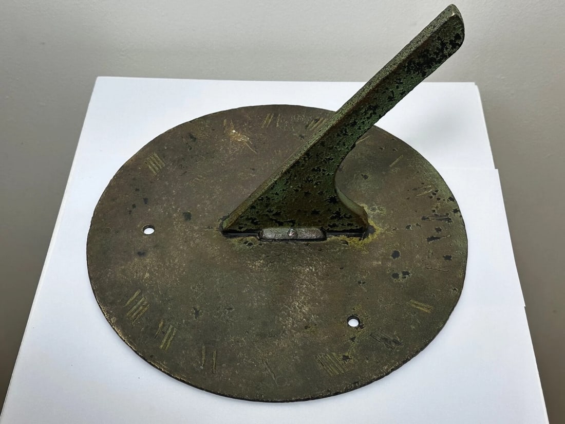 English Georgian Architectural Bronze Garden Round Sundial Top With Gnomon - 3