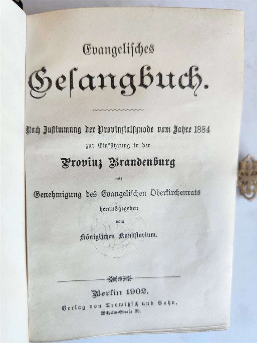 1902 GERMAN HYMNAL SONG BOOK VELVET BINDING w/ BRASS EDGES & CROSS antique - 4