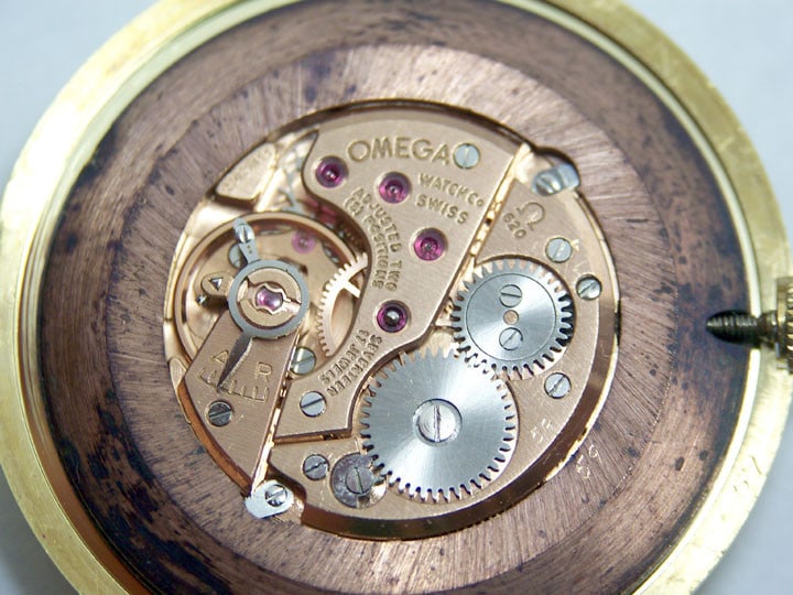 Unisex Solid 18k OMEGA Winding Watch c.1970s Cal.620 in Excellent Condition - 12