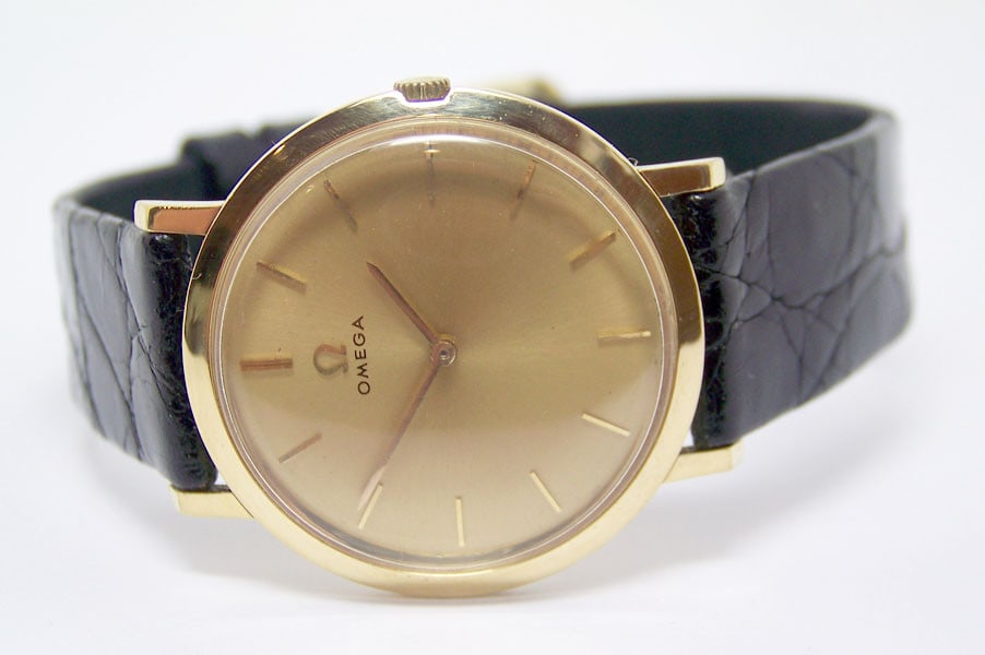 Unisex Solid 18k OMEGA Winding Watch c.1970s Cal.620 in Excellent Condition - 3