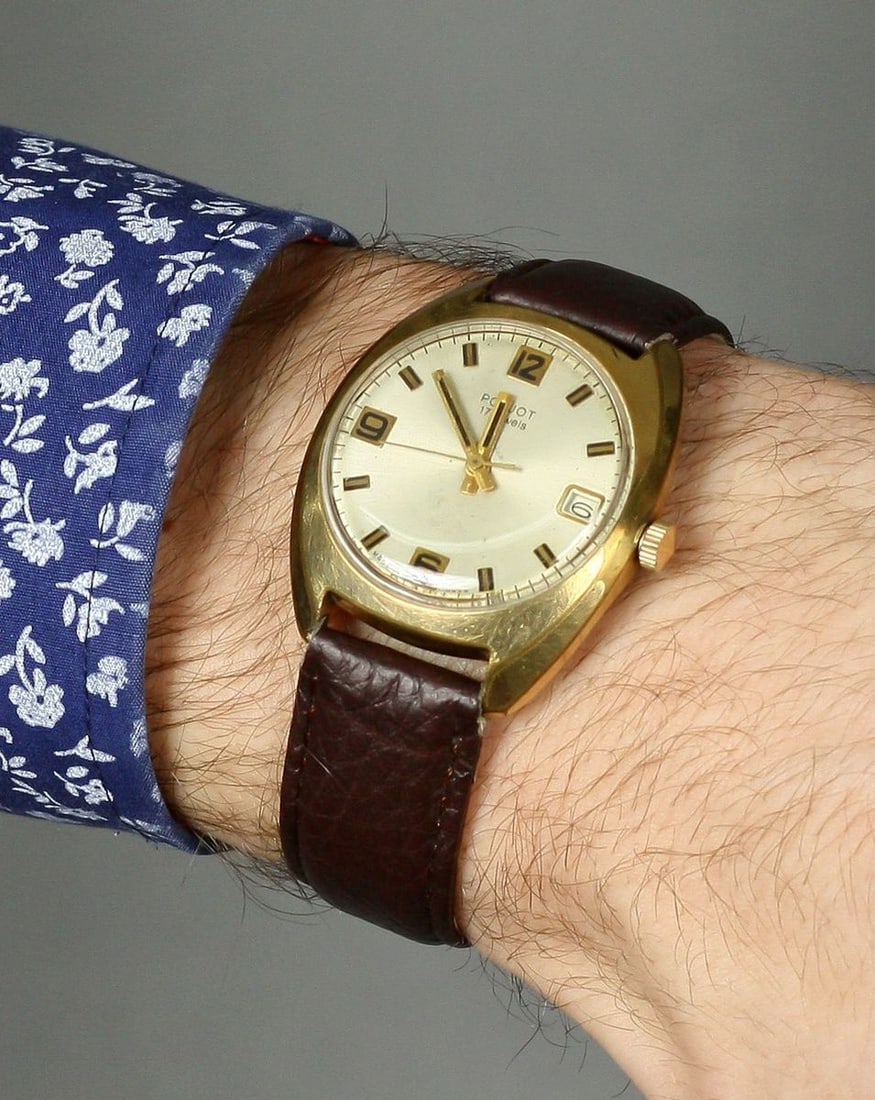Poljot Vintage Men Wrist Watch / Mechanical USSR Watch: Title:Poljot Vintage Men Wrist Watch / Mechanical USSR Watch Description:Materials Band material: Leather Gold, Stainless steel Poljot Vintage Men Wrist Watch. Mechanical USSR Watch. Vintage Wrist