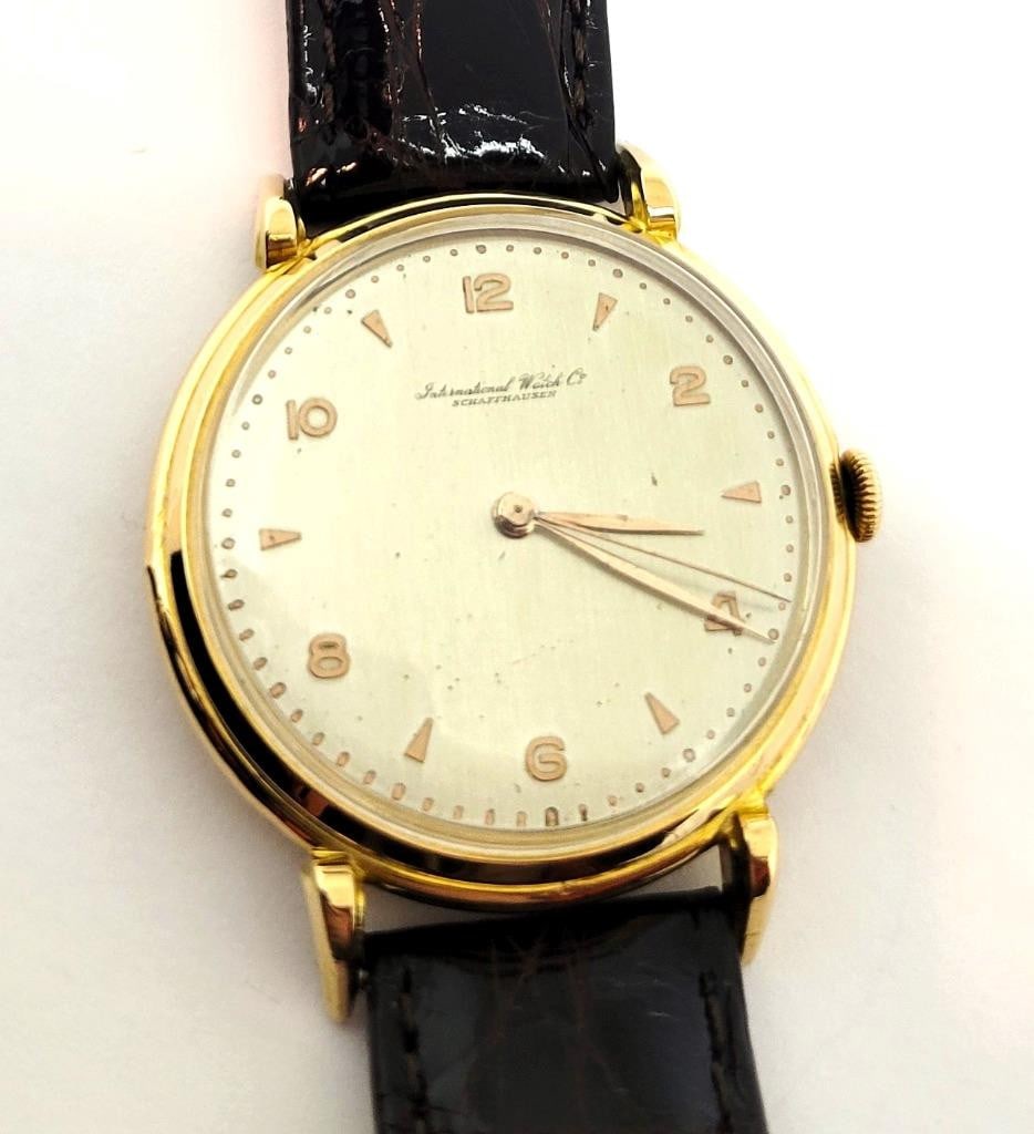 Vintage 18k Rose Gold IWC SHAFFHAUSEN Winding Watch 1950s Cal 89* CLAWS Logs: Vintage 18k Rose Gold IWC SHAFFHAUSEN Winding Watch c.1950s Cal 89* CLAWS Logs This Mens IWC watch is Swiss made. Great present for yourself or someone you love as well as for vintage collectors or en